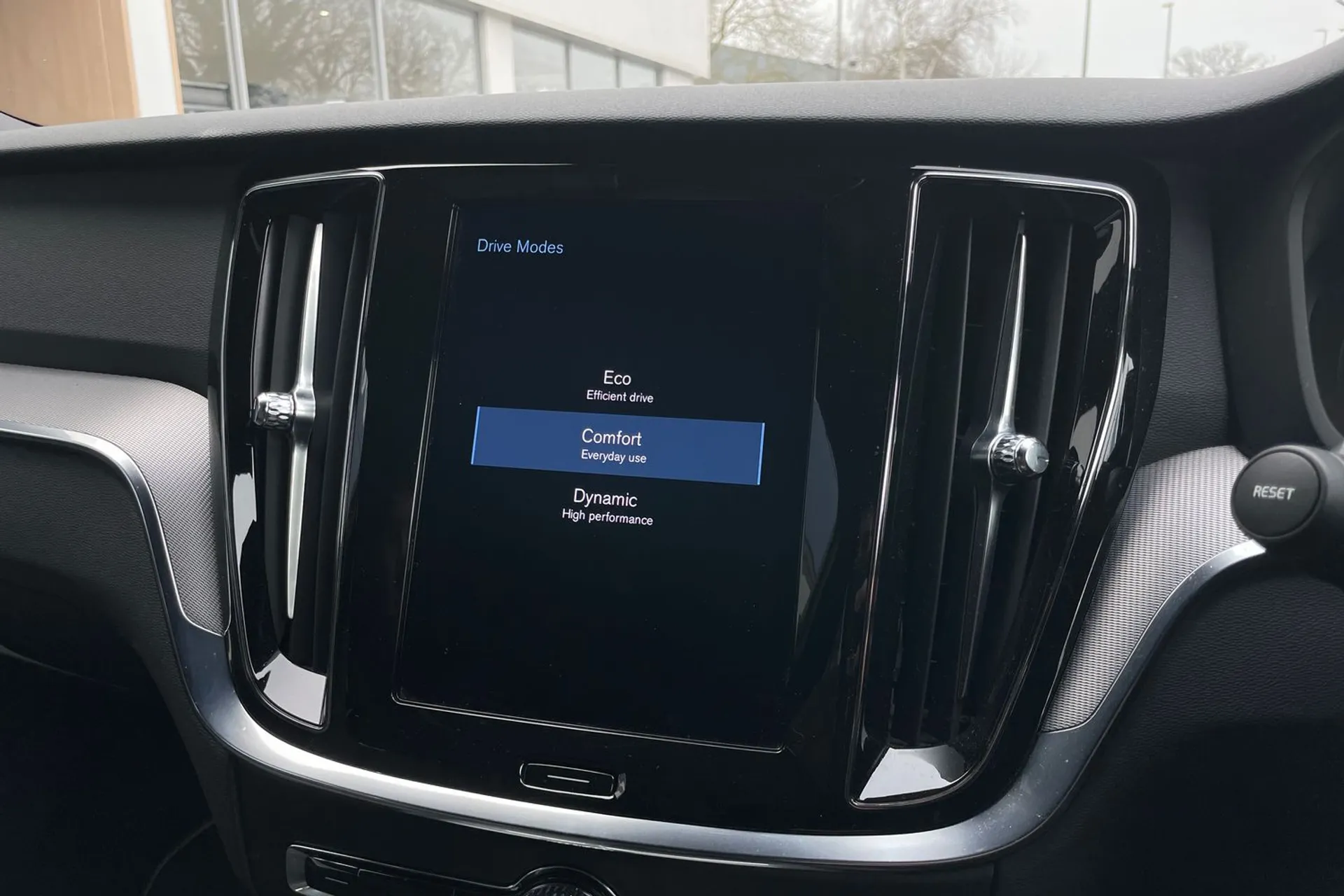 Volvo V60 thumbnail image number 43