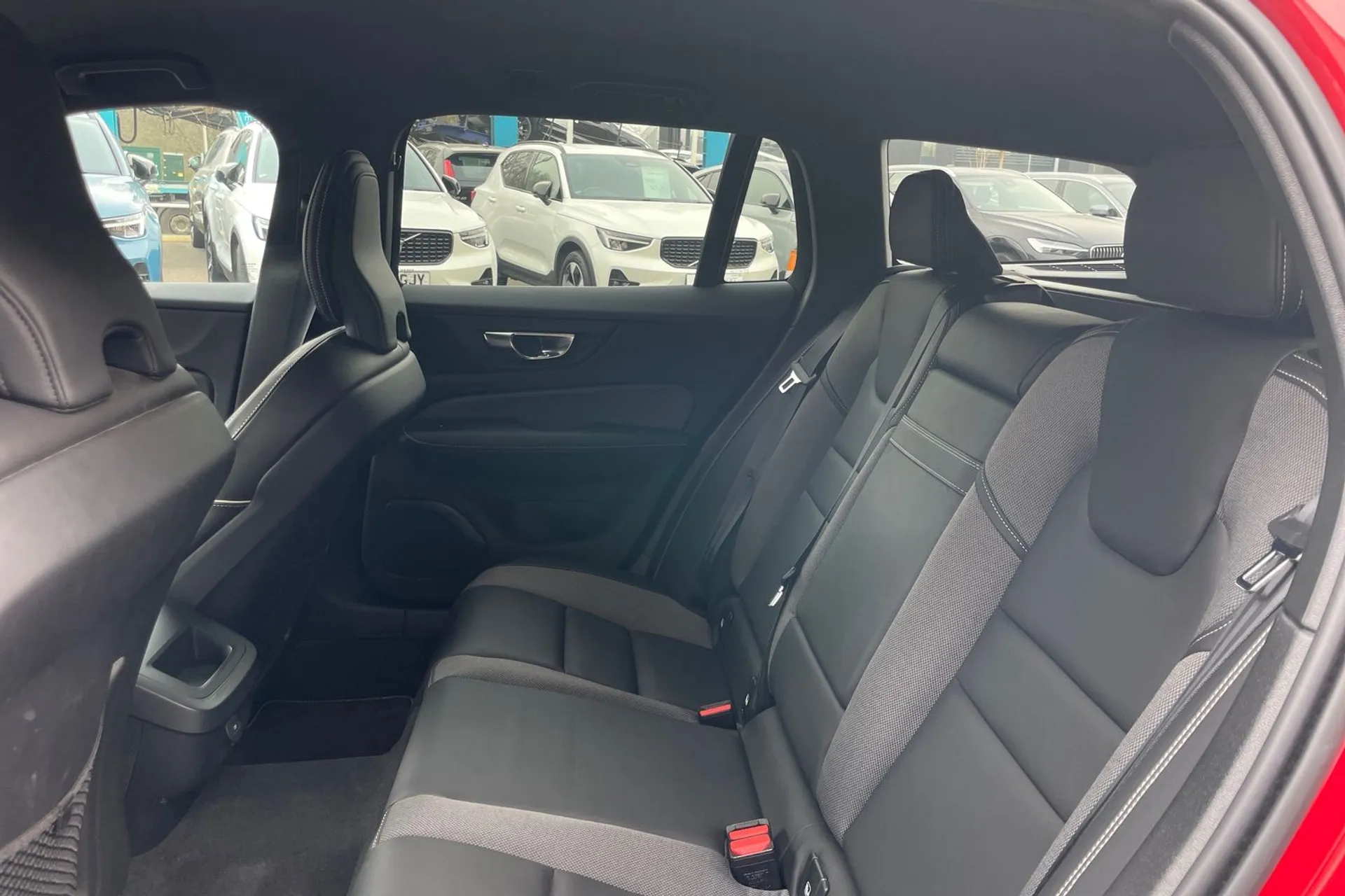 Volvo V60 thumbnail image number 29