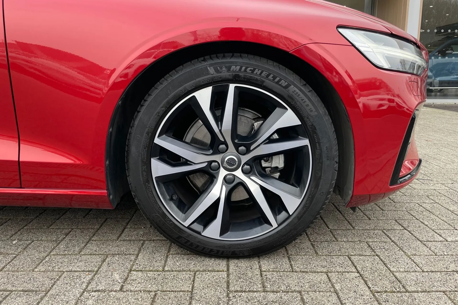 Volvo V60 thumbnail image number 13
