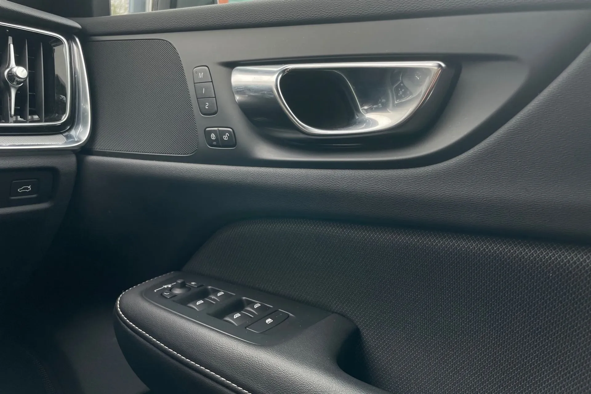 Volvo V60 thumbnail image number 44