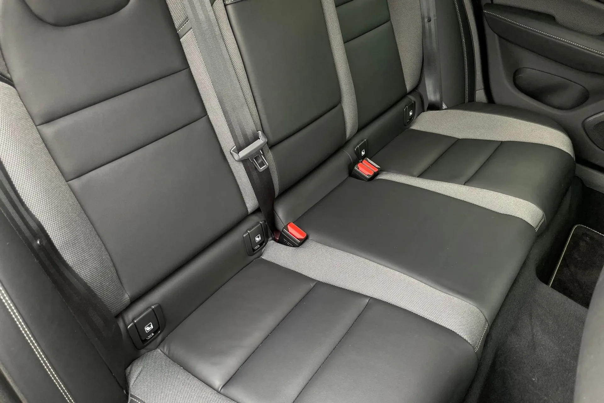 Volvo V60 thumbnail image number 24