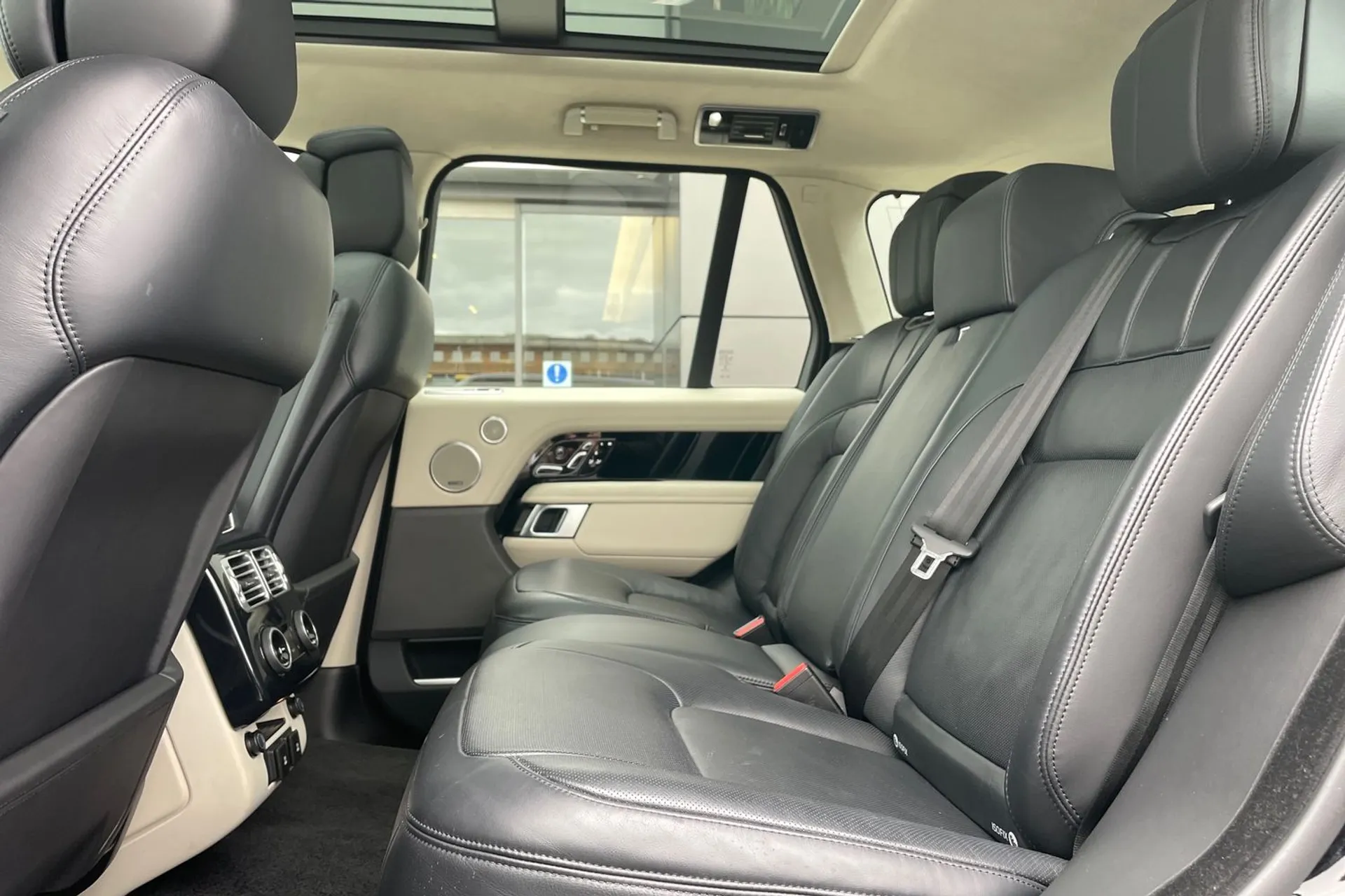 LAND ROVER RANGE ROVER thumbnail image number 35