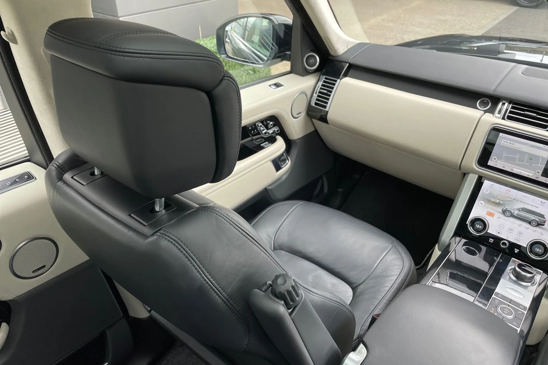 LAND ROVER RANGE ROVER thumbnail image number 37