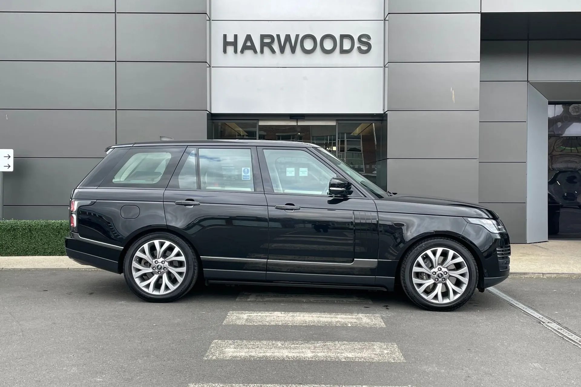LAND ROVER RANGE ROVER thumbnail image number 2
