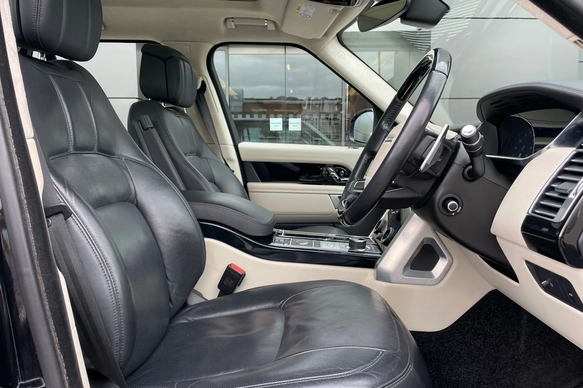 LAND ROVER RANGE ROVER thumbnail image number 23