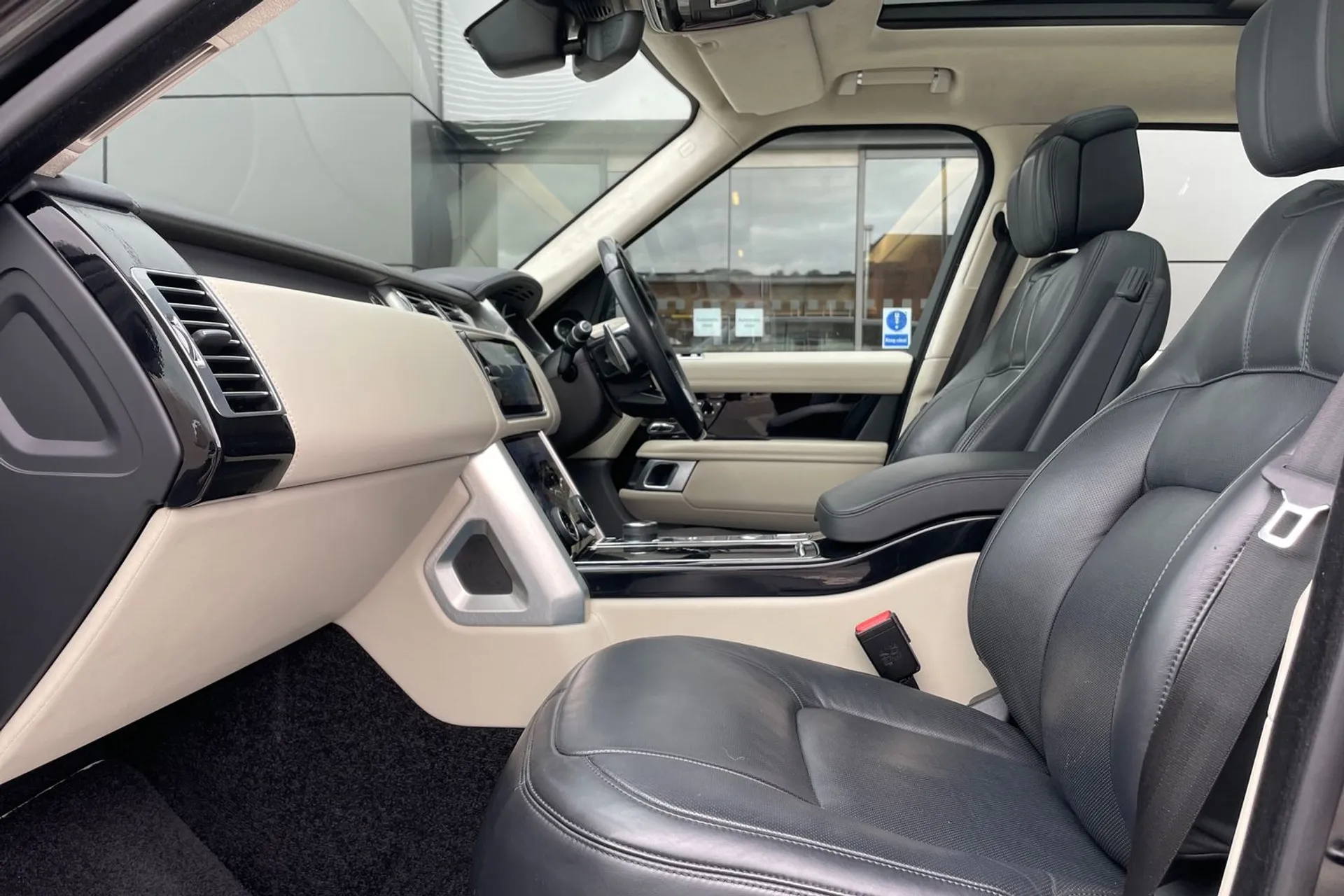LAND ROVER RANGE ROVER thumbnail image number 34