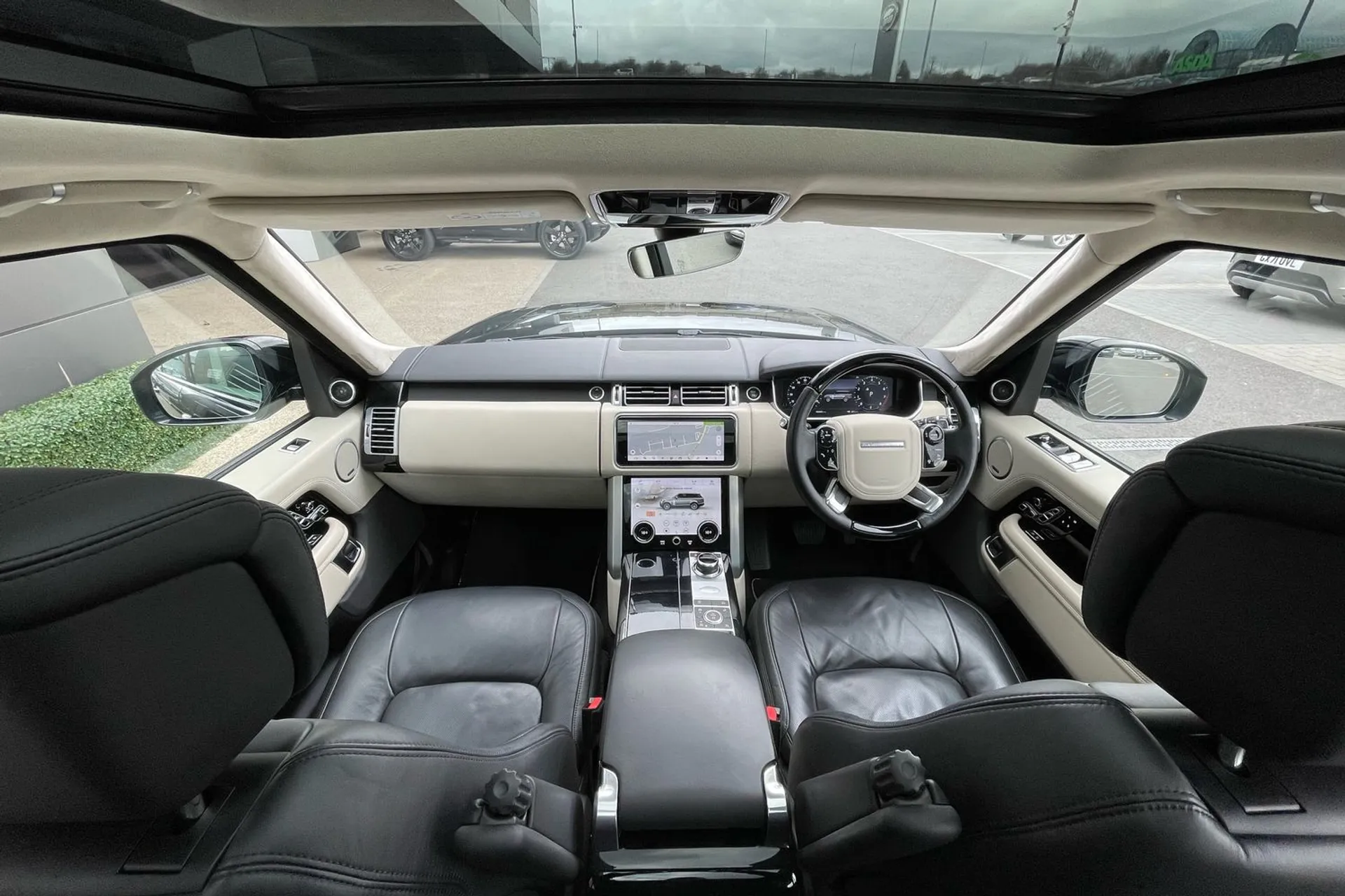 LAND ROVER RANGE ROVER thumbnail image number 4