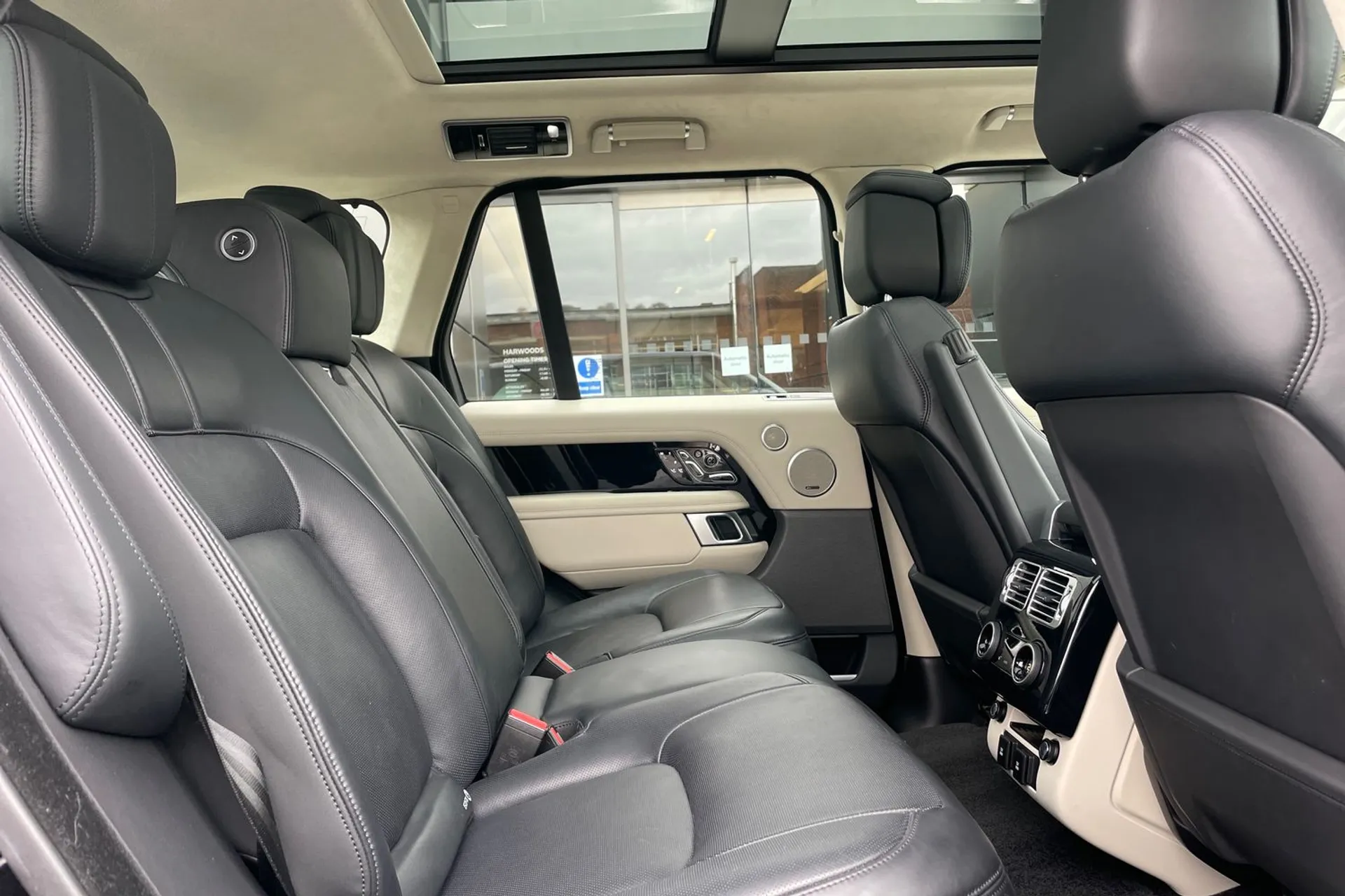 LAND ROVER RANGE ROVER thumbnail image number 24