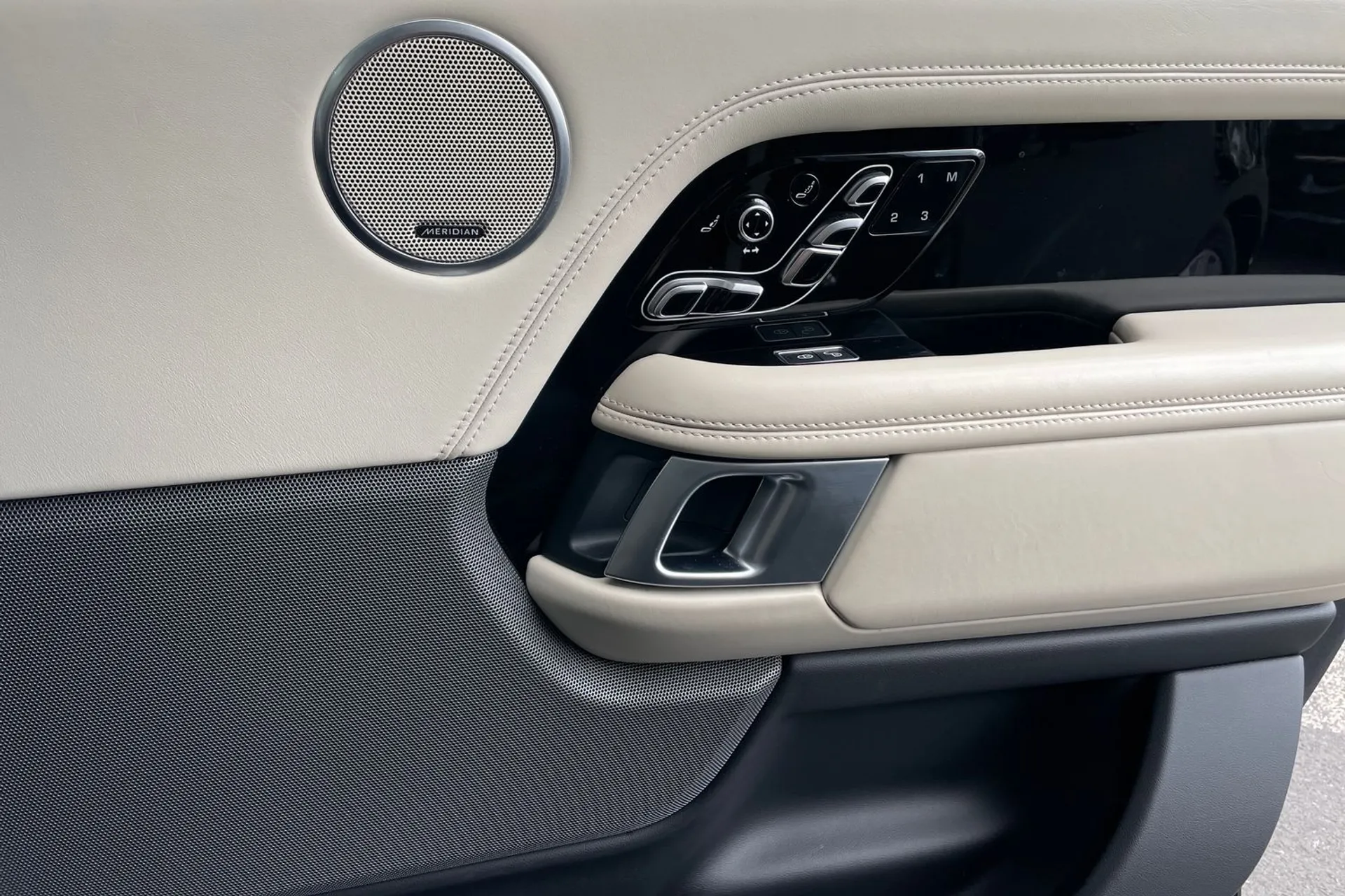 LAND ROVER RANGE ROVER thumbnail image number 47