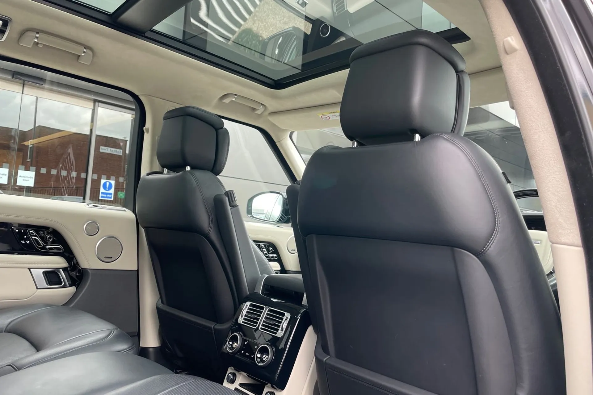 LAND ROVER RANGE ROVER thumbnail image number 30