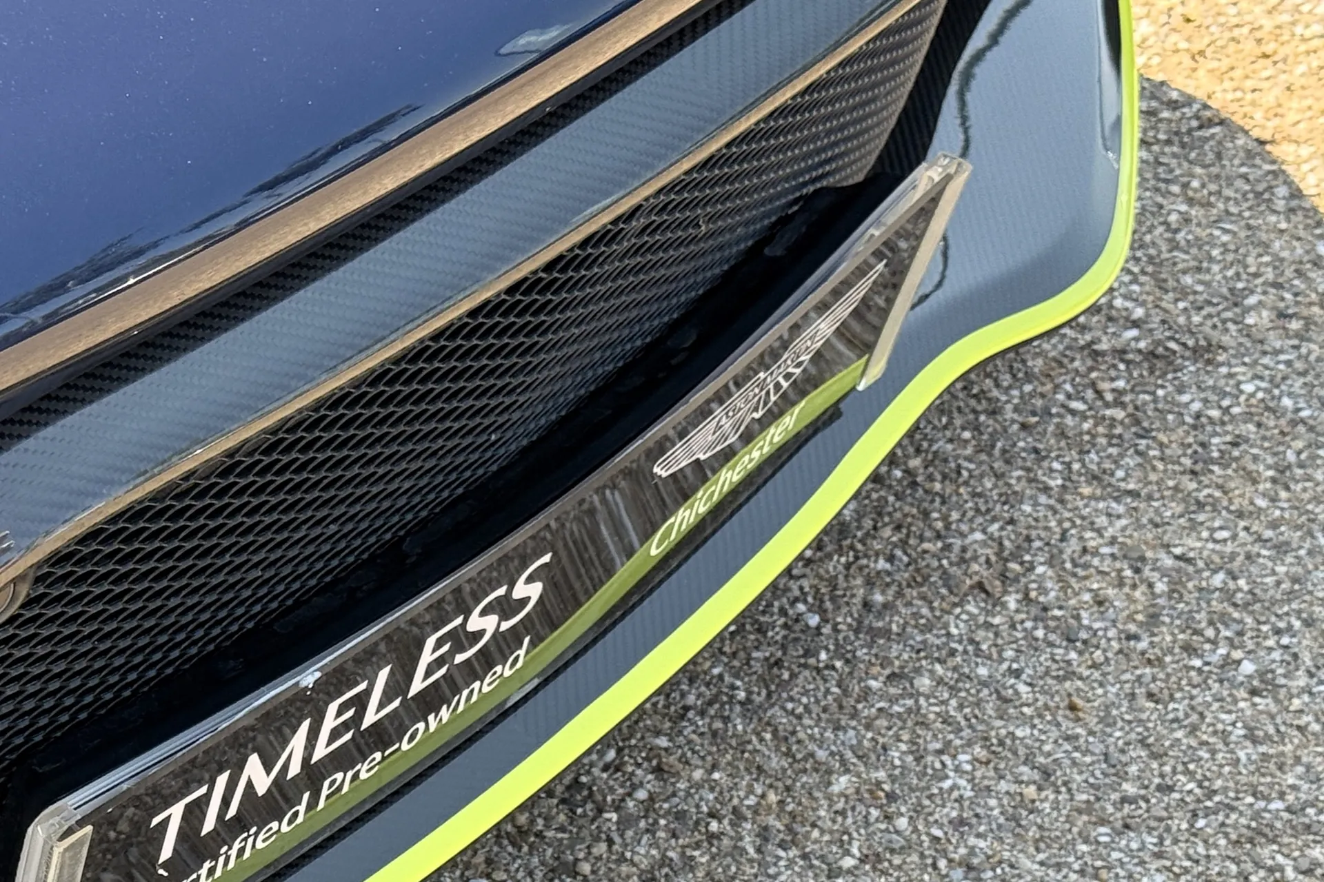 Aston Martin Vantage thumbnail image number 16