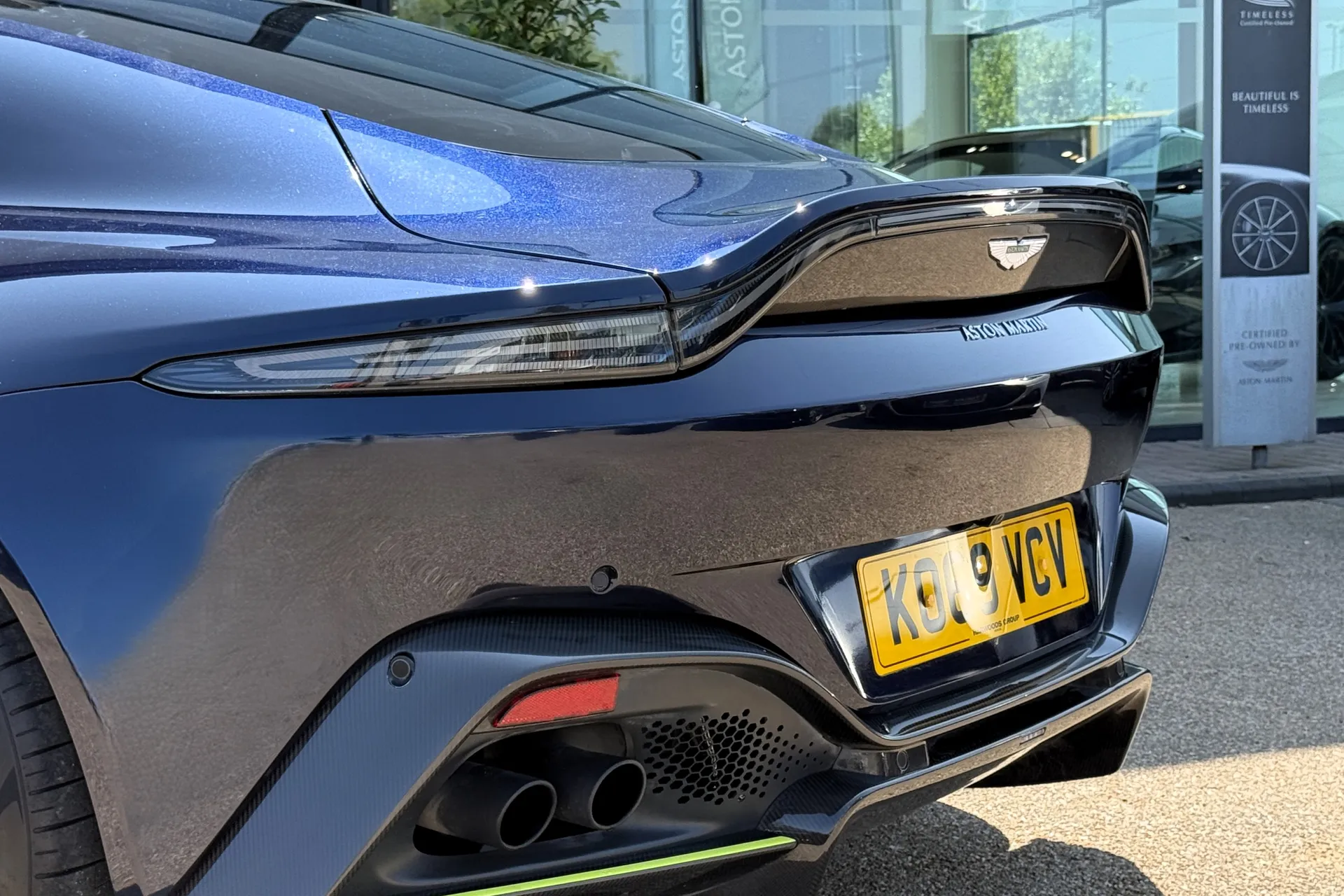 Aston Martin Vantage thumbnail image number 20