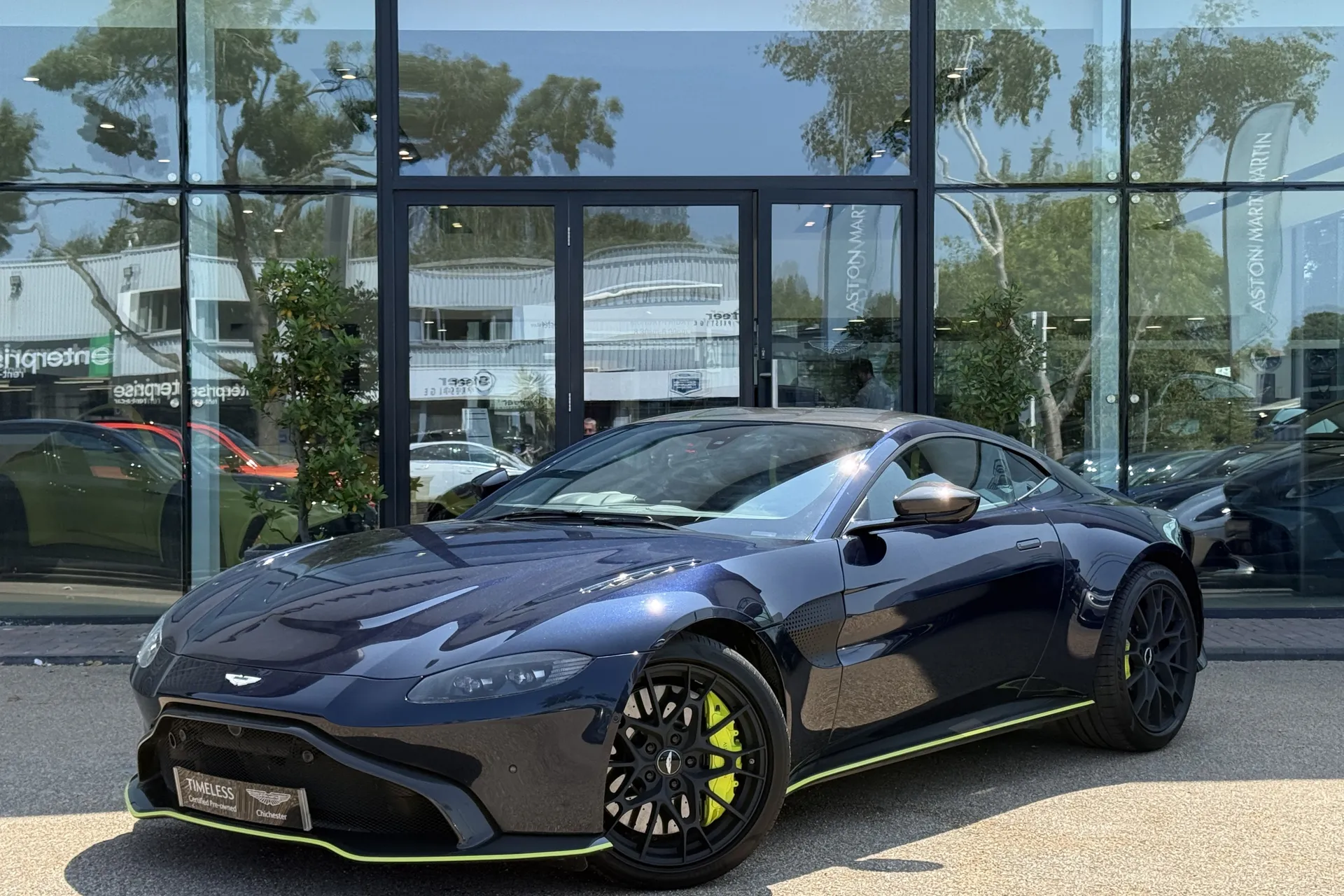 Aston Martin Vantage thumbnail image number 8