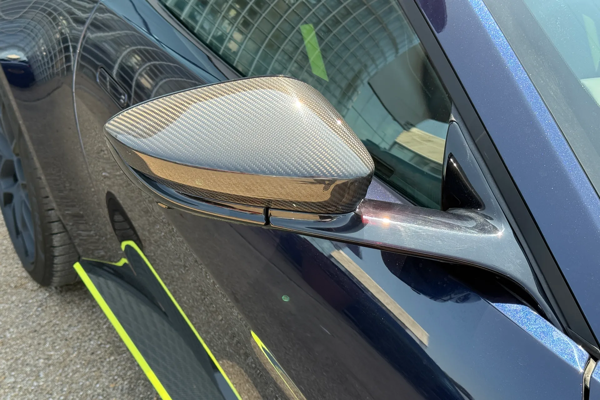 Aston Martin Vantage thumbnail image number 10
