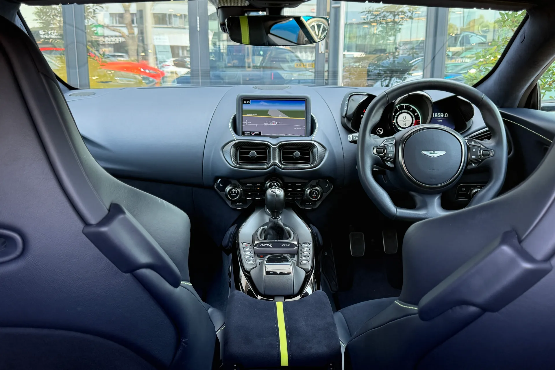 Aston Martin Vantage thumbnail image number 4