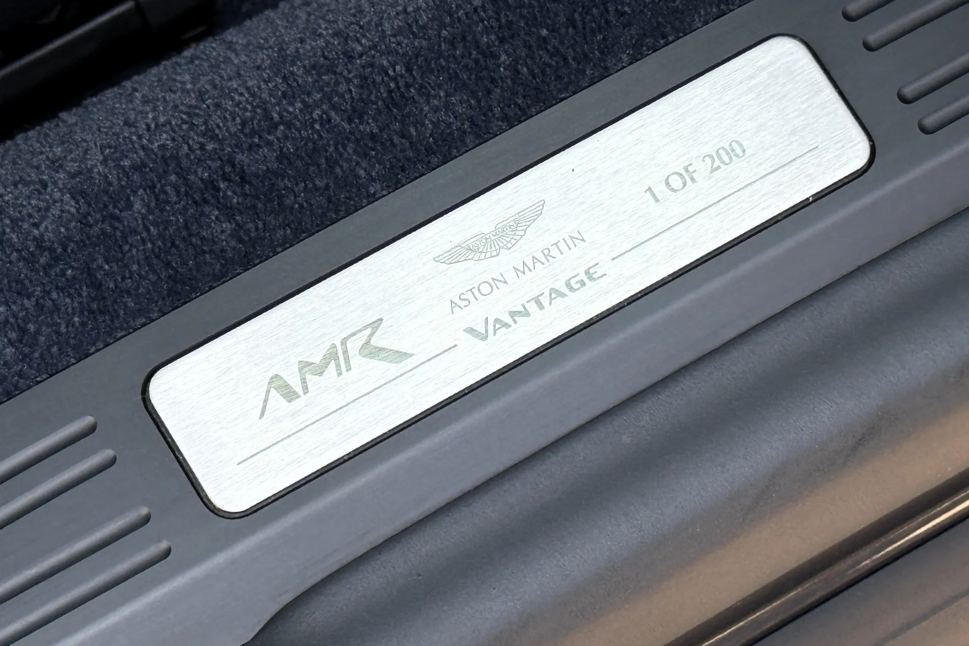 Aston Martin Vantage thumbnail image number 6