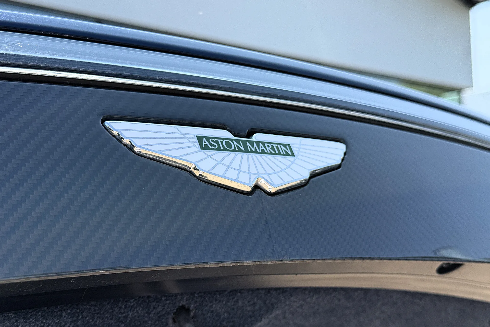 Aston Martin Vantage thumbnail image number 7