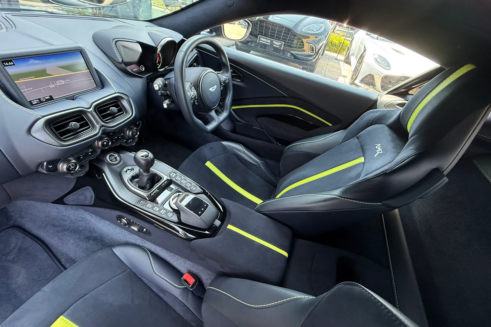 Aston Martin Vantage thumbnail image number 26