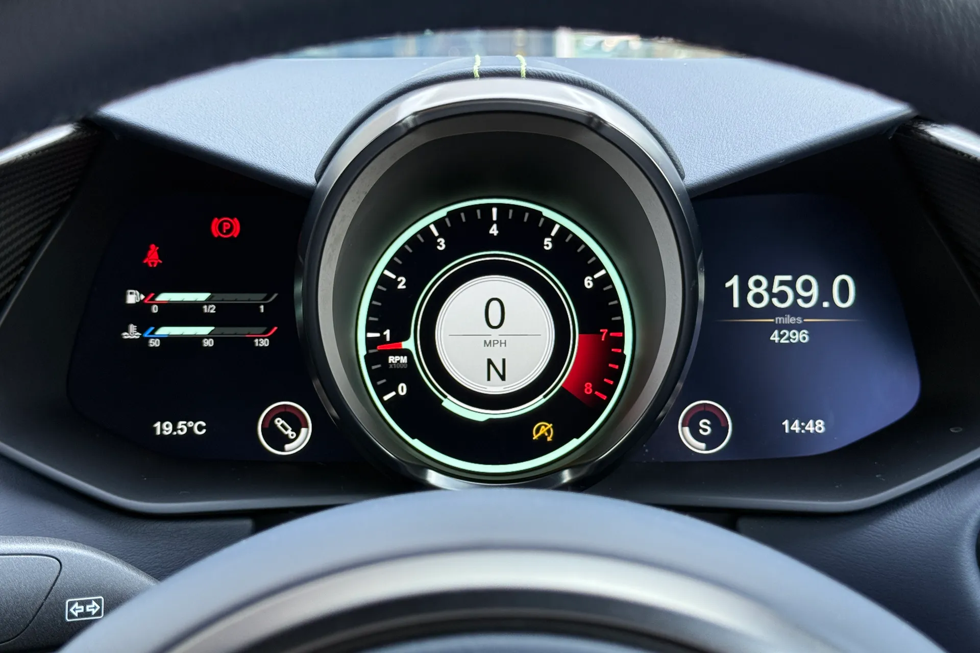 Aston Martin Vantage thumbnail image number 42