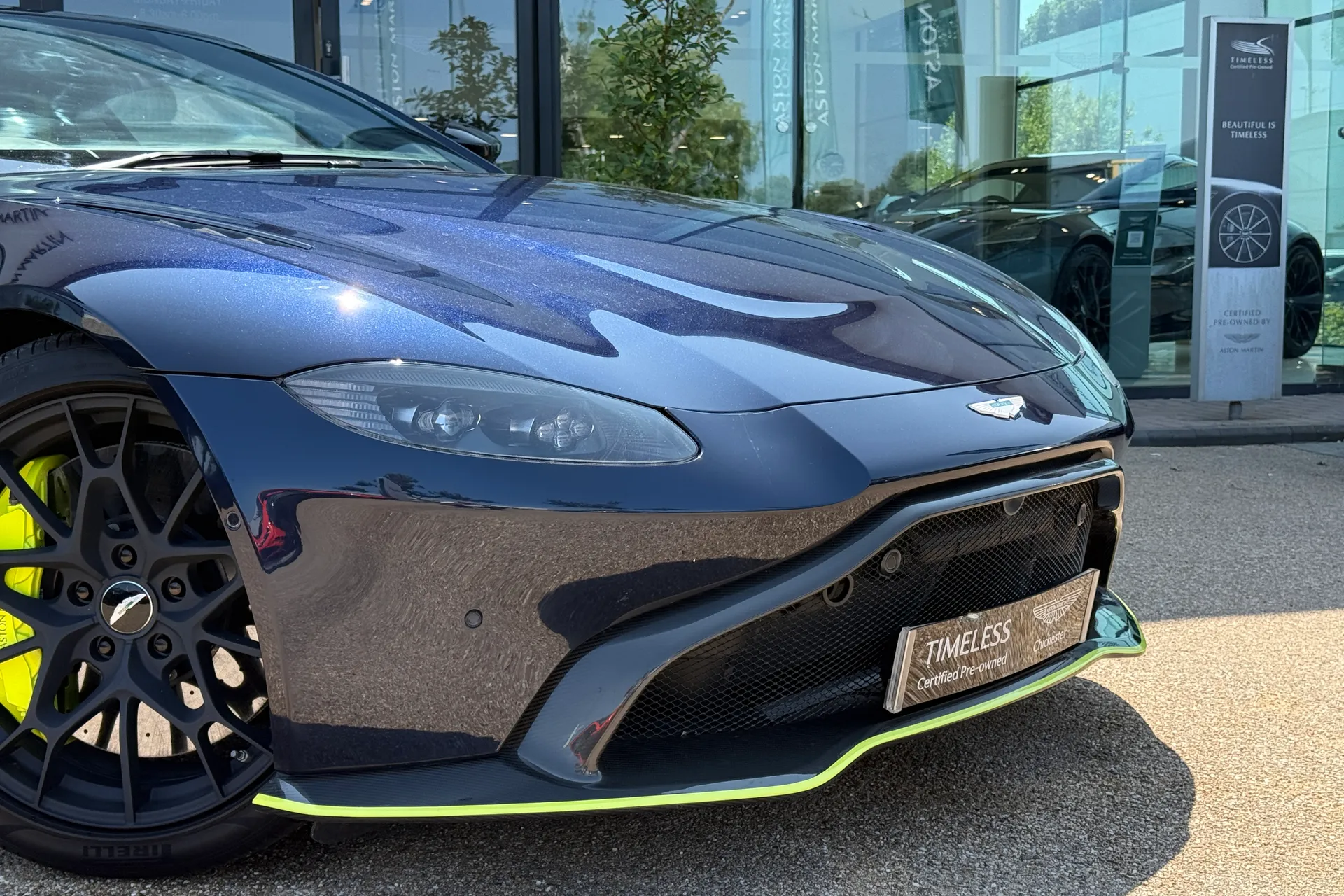 Aston Martin Vantage thumbnail image number 50