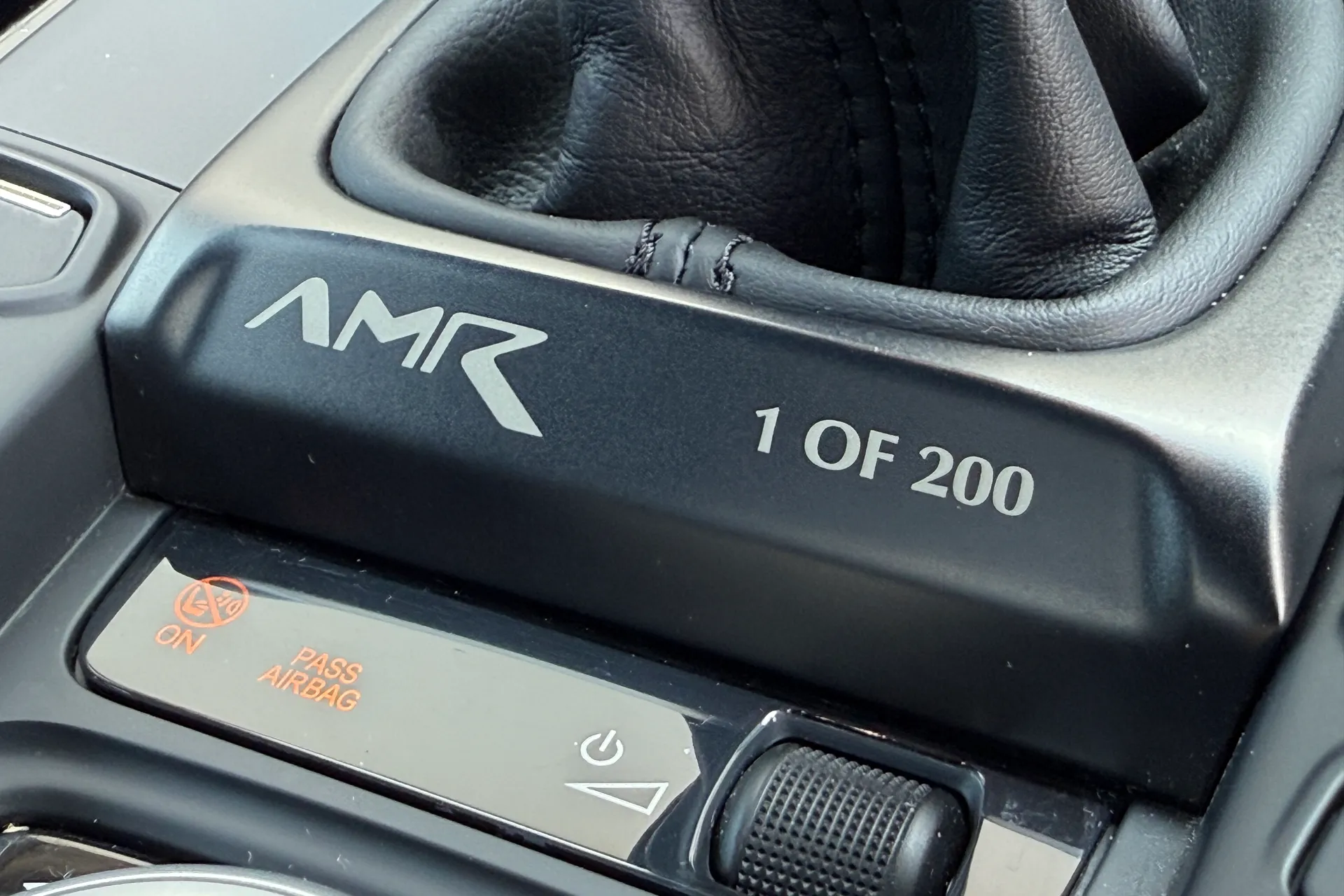 Aston Martin Vantage thumbnail image number 39