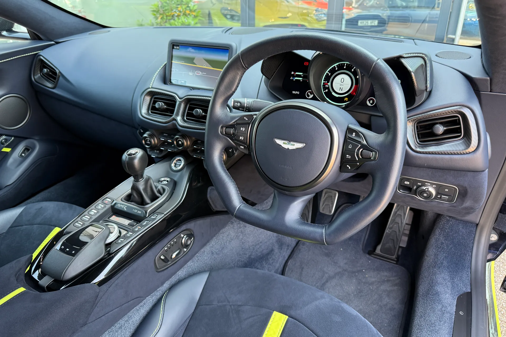 Aston Martin Vantage thumbnail image number 24