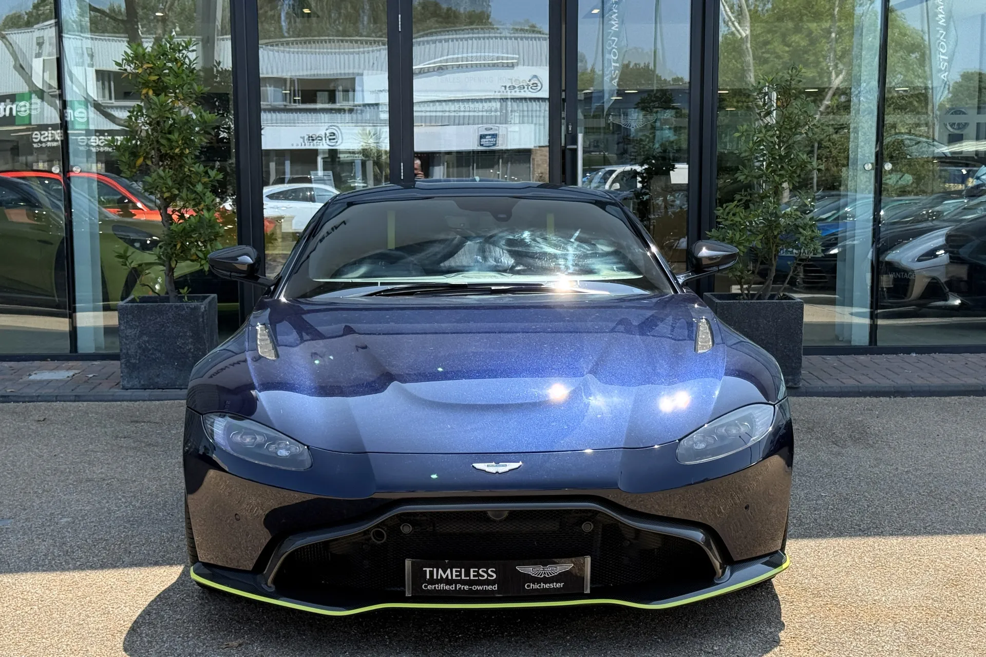 Aston Martin Vantage thumbnail image number 49