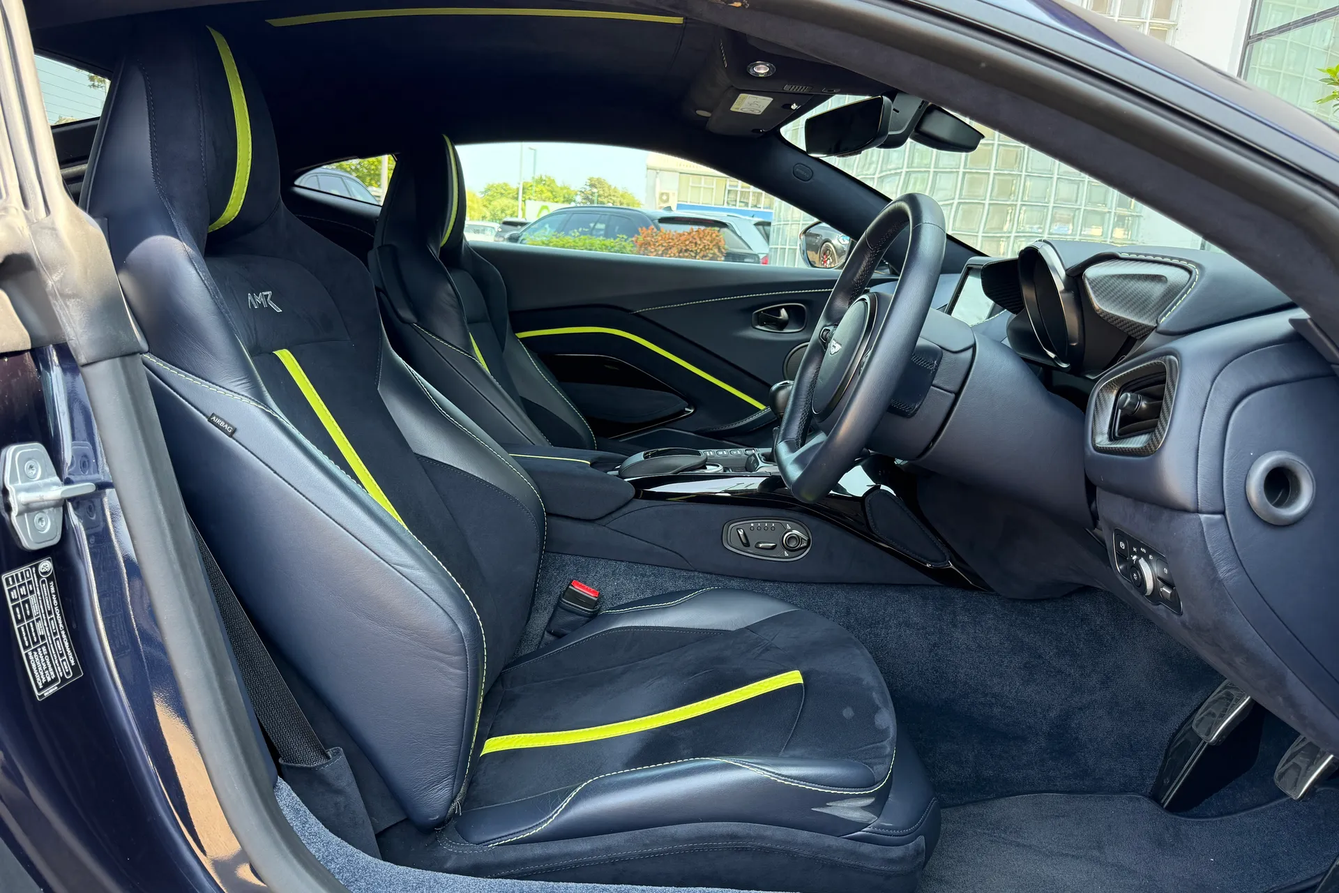 Aston Martin Vantage thumbnail image number 23