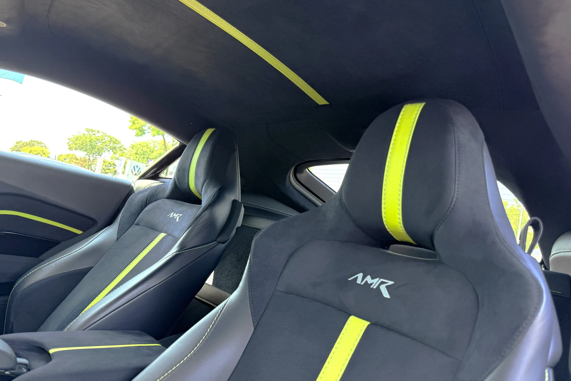 Aston Martin Vantage thumbnail image number 27
