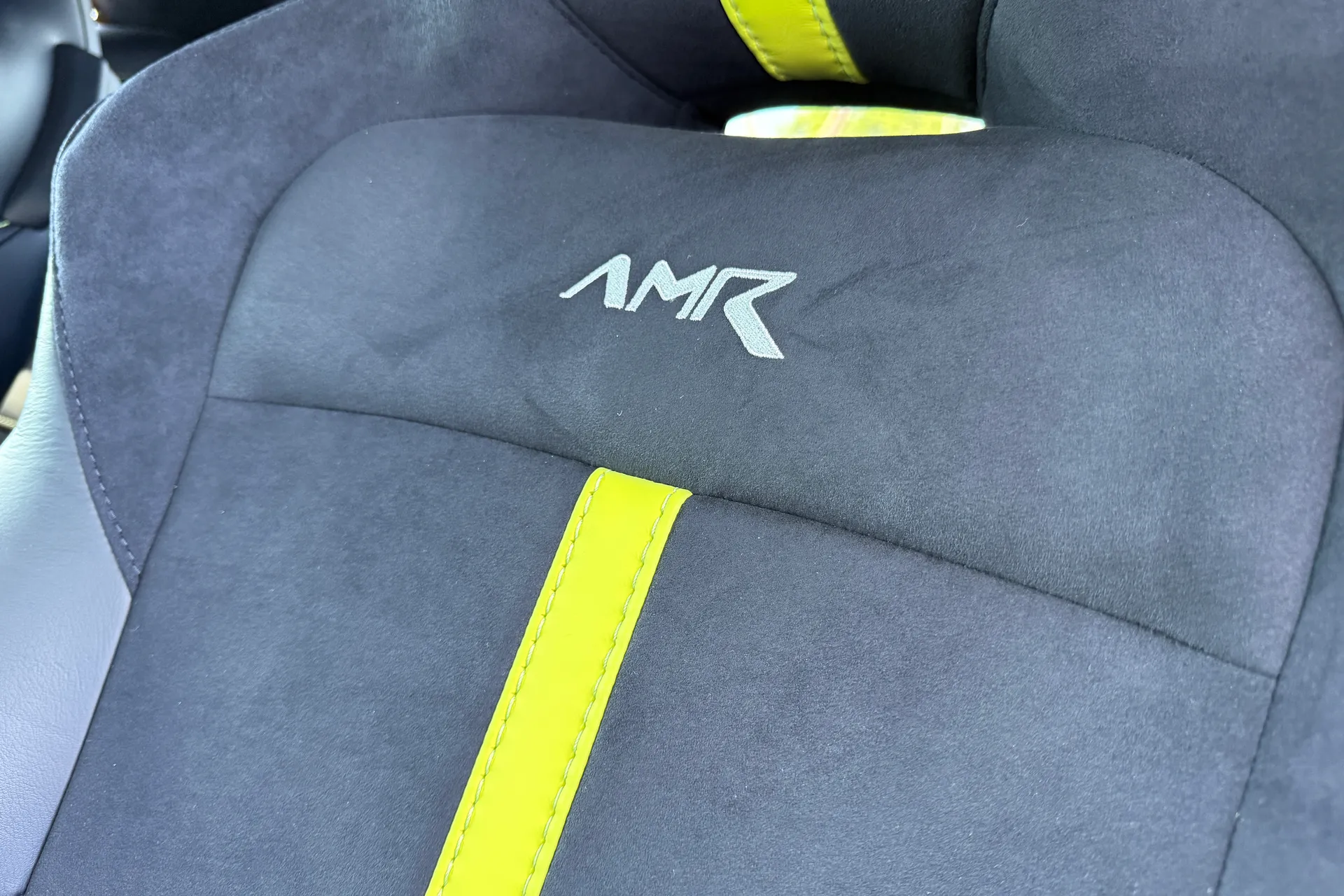 Aston Martin Vantage thumbnail image number 5