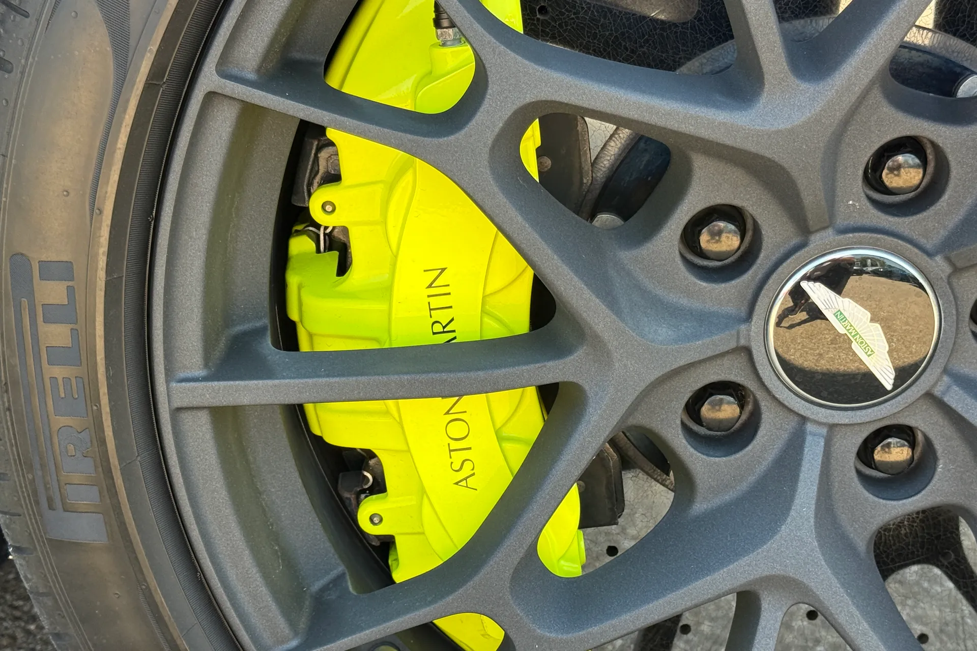 Aston Martin Vantage thumbnail image number 14