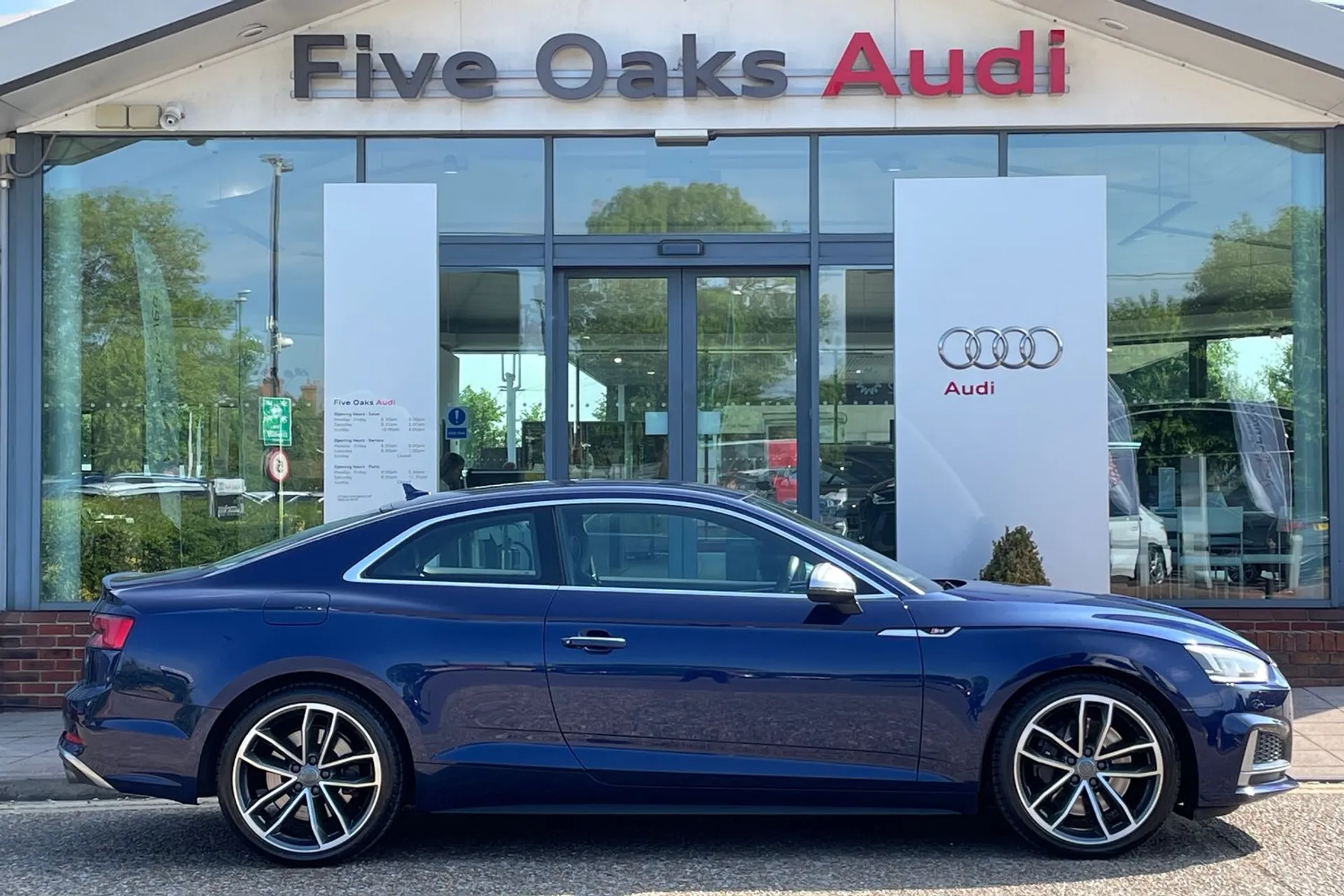 Audi A5 thumbnail image number 2