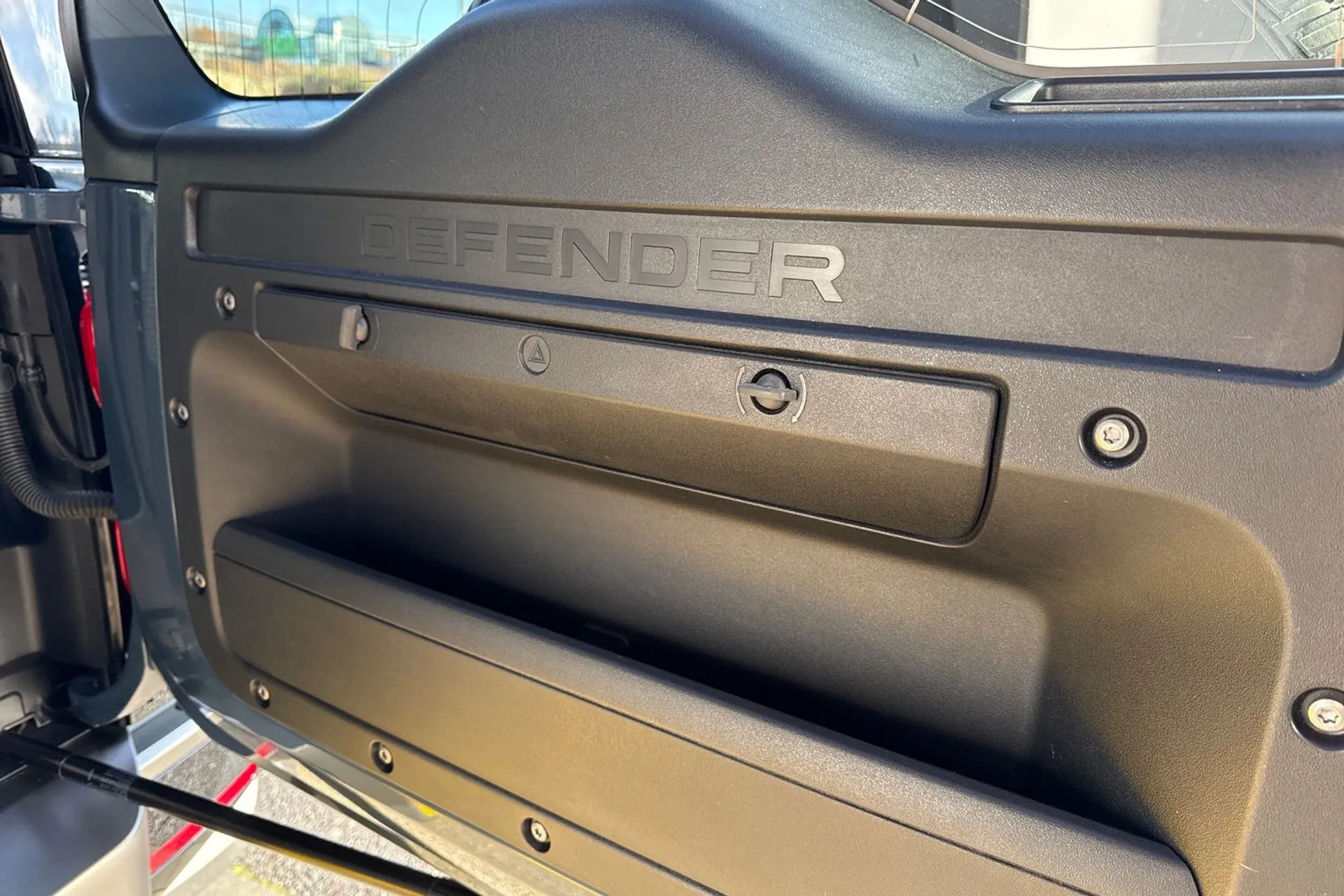 LAND ROVER DEFENDER thumbnail image number 32