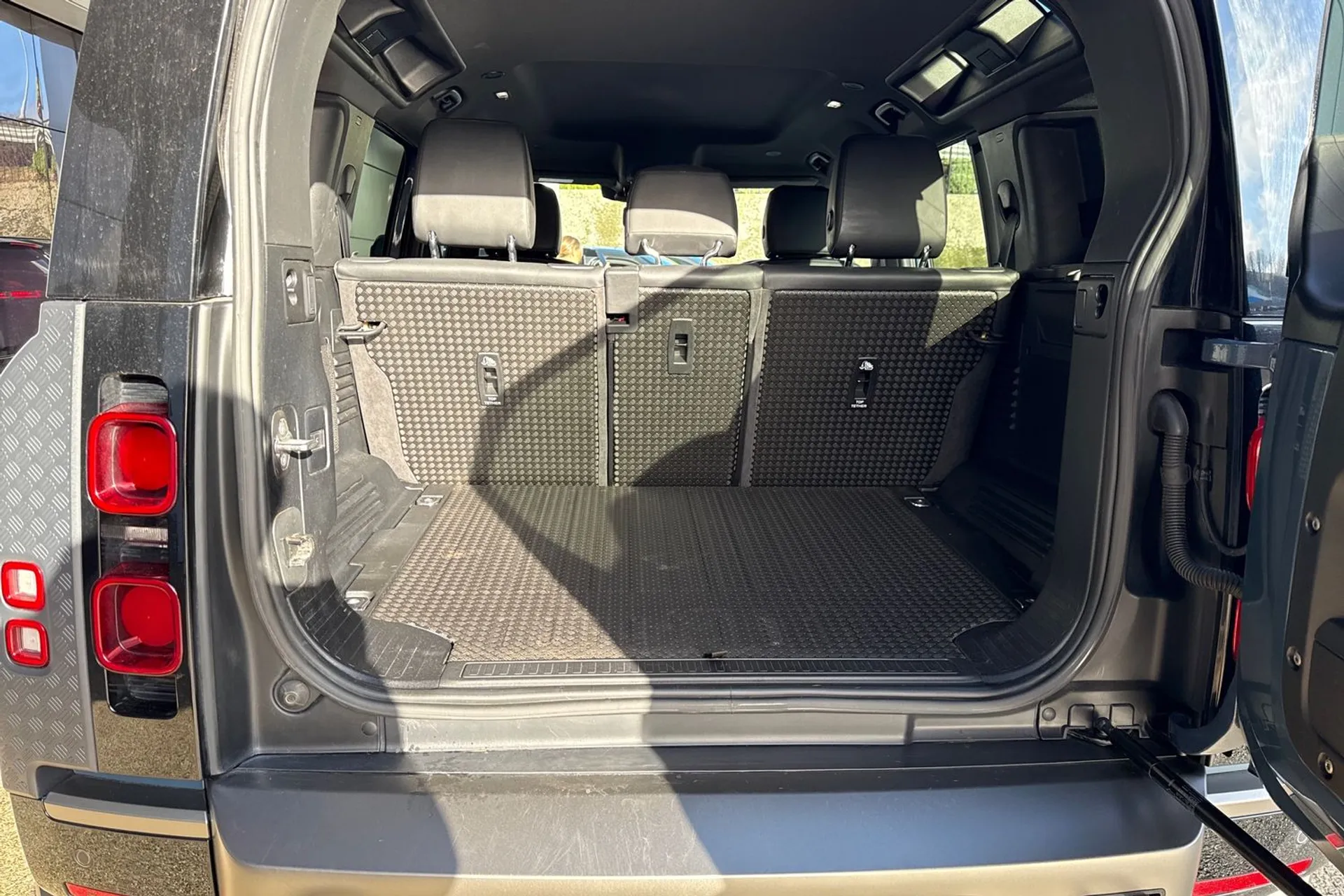 LAND ROVER DEFENDER thumbnail image number 31