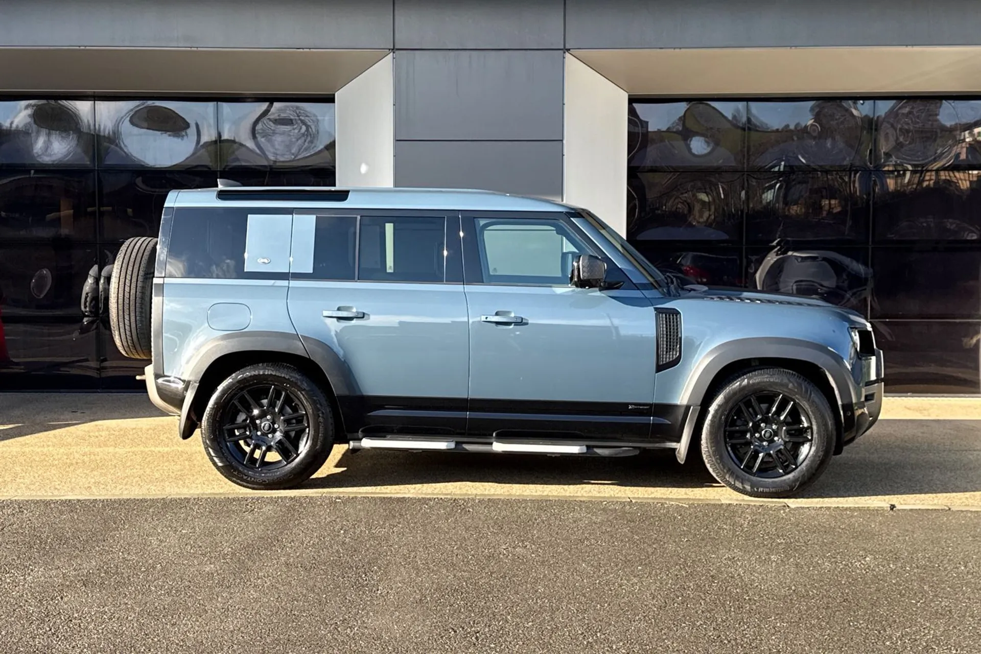 LAND ROVER DEFENDER thumbnail image number 2