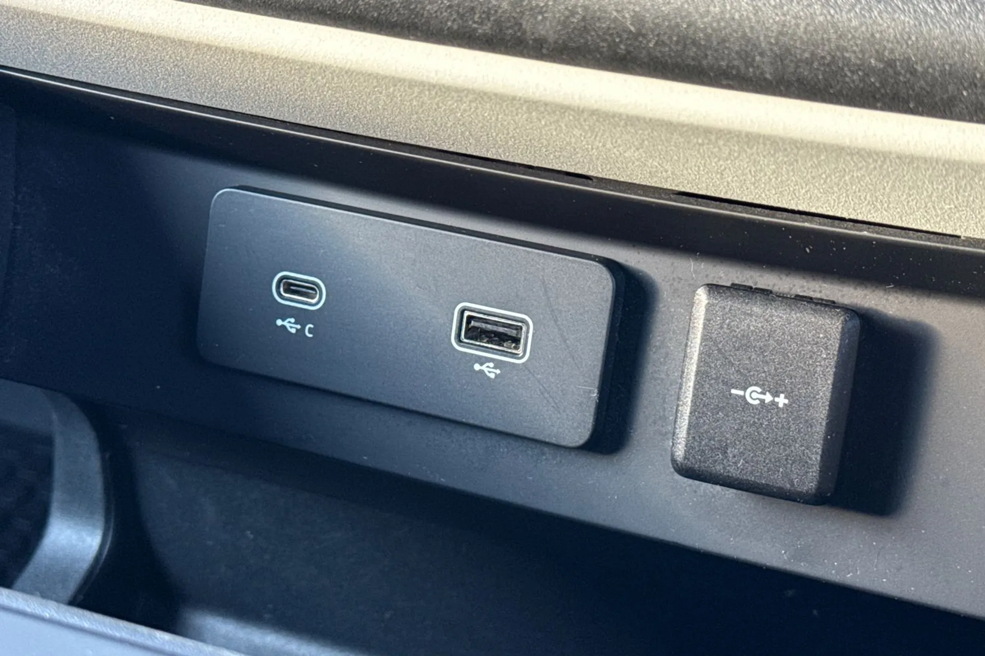 LAND ROVER DEFENDER thumbnail image number 51