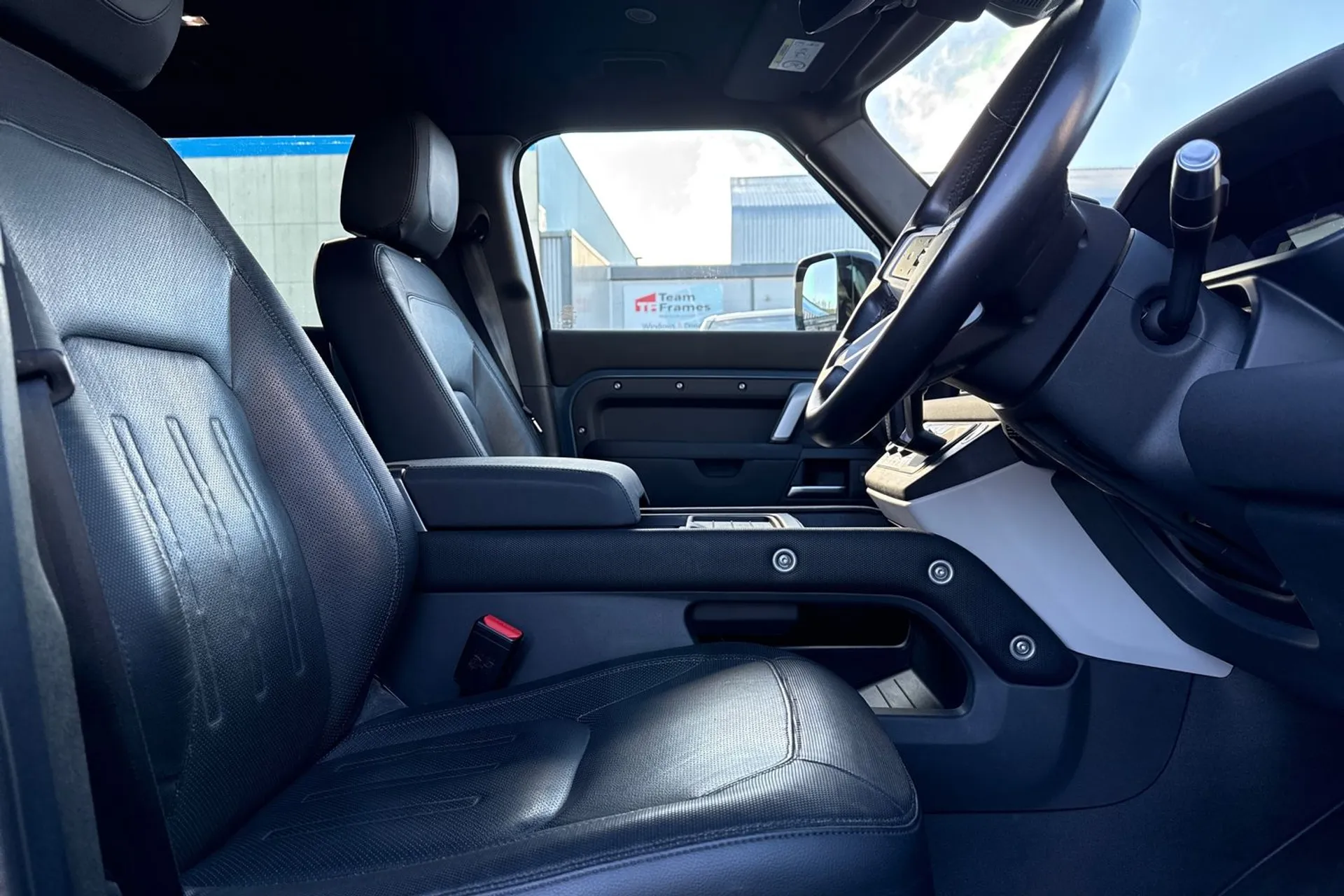 LAND ROVER DEFENDER thumbnail image number 18