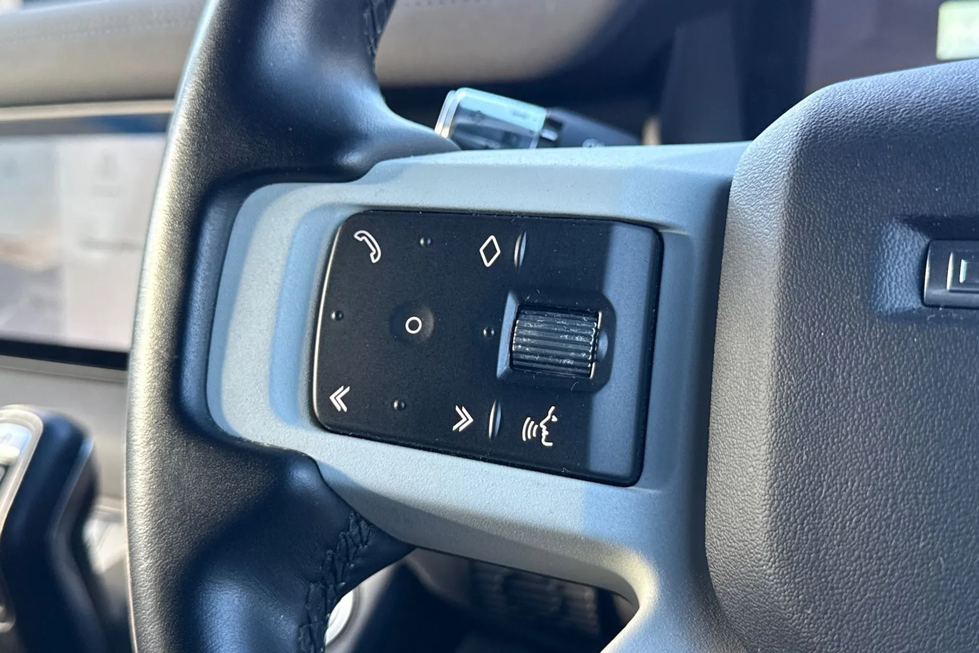 LAND ROVER DEFENDER thumbnail image number 46