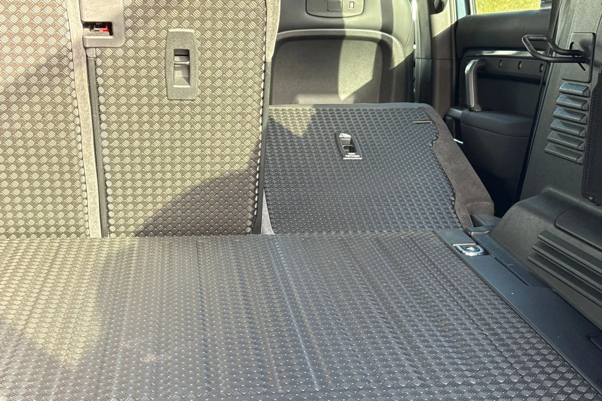 LAND ROVER DEFENDER thumbnail image number 33