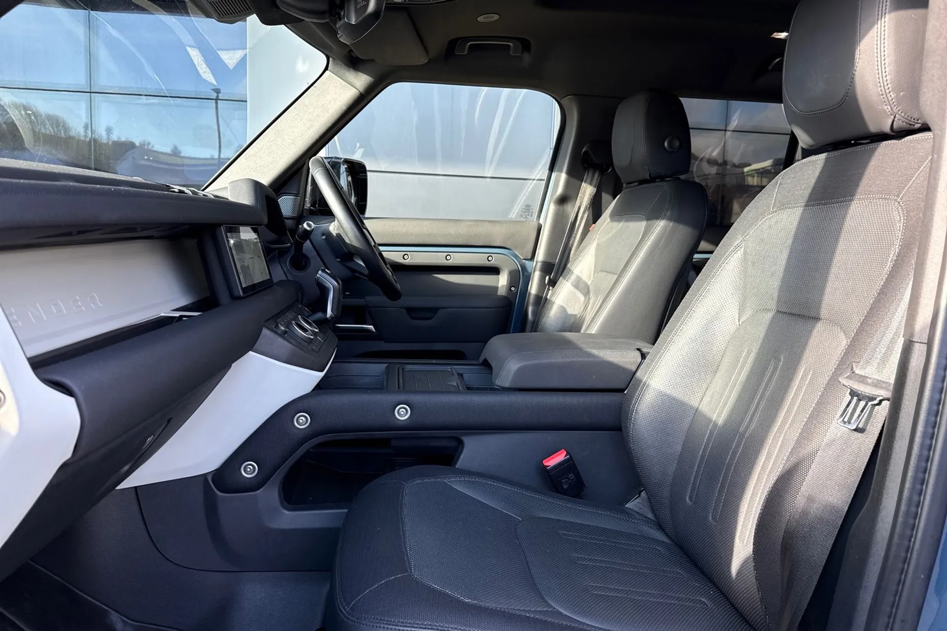 LAND ROVER DEFENDER thumbnail image number 37