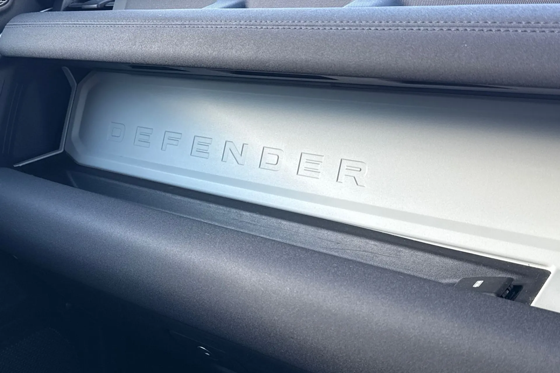 LAND ROVER DEFENDER thumbnail image number 53