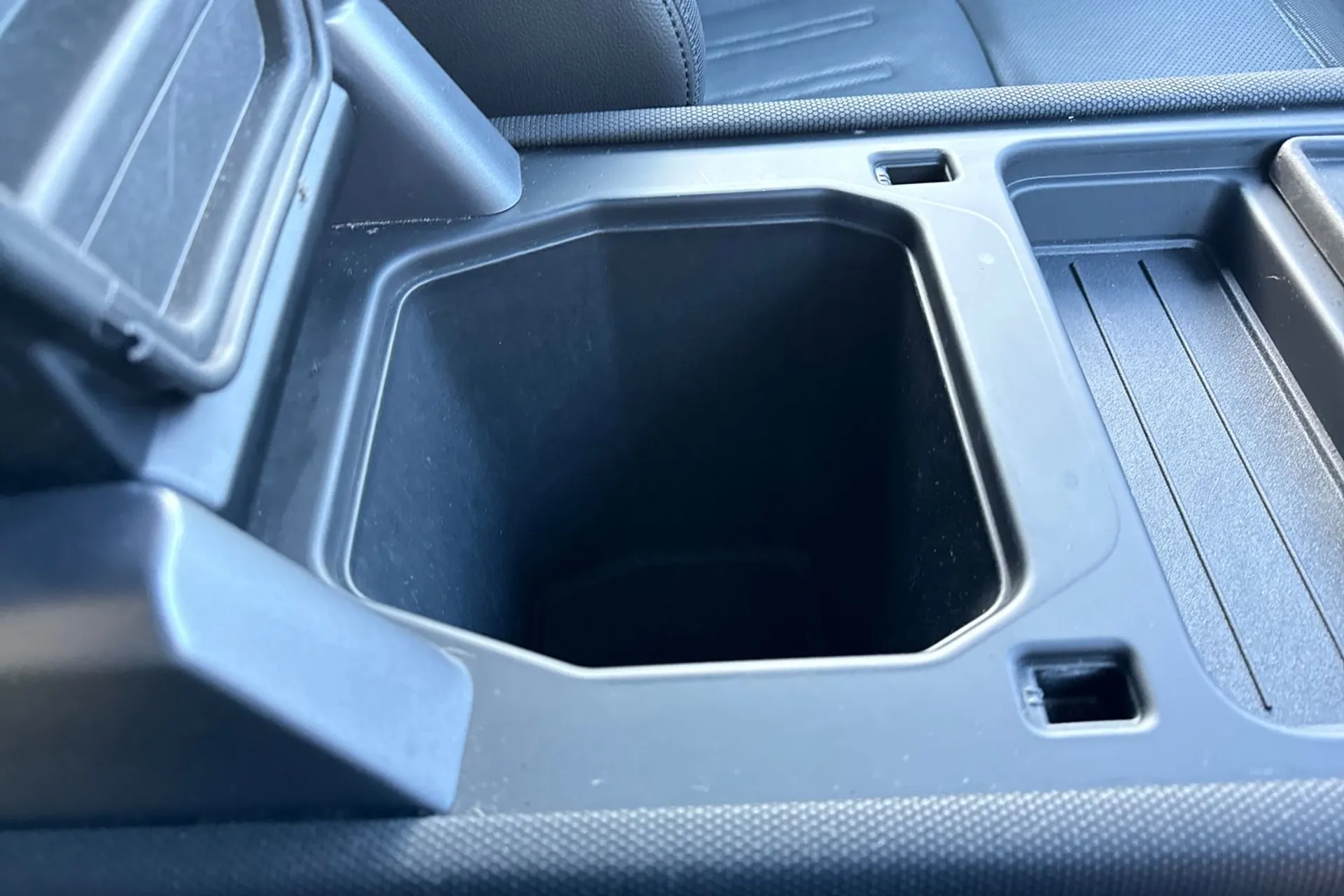 LAND ROVER DEFENDER thumbnail image number 52