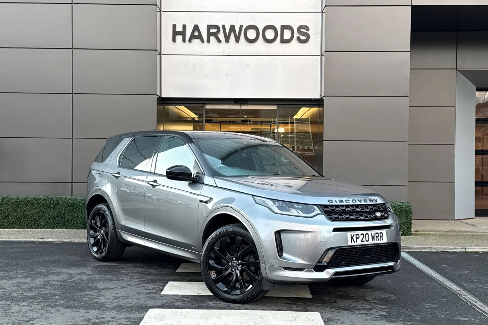 LAND ROVER DISCOVERY SPORT focused image