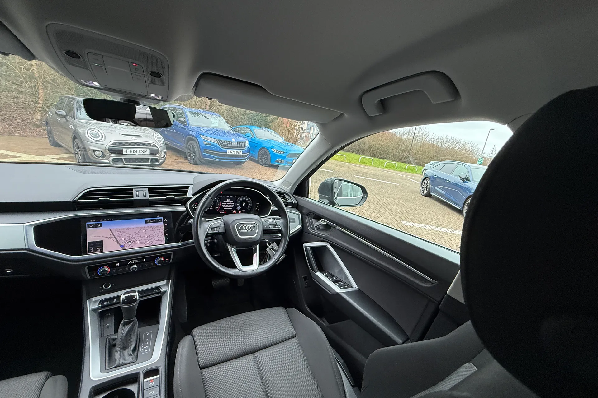 Audi Q3 thumbnail image number 31