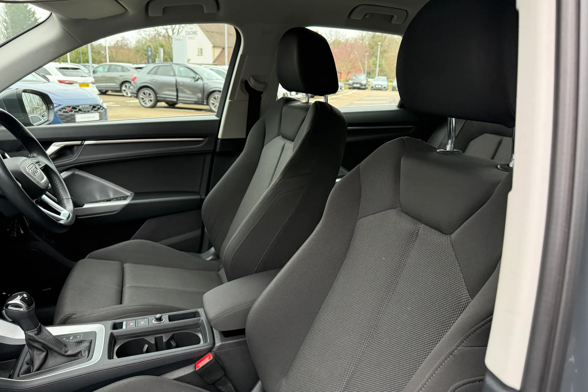 Audi Q3 thumbnail image number 48