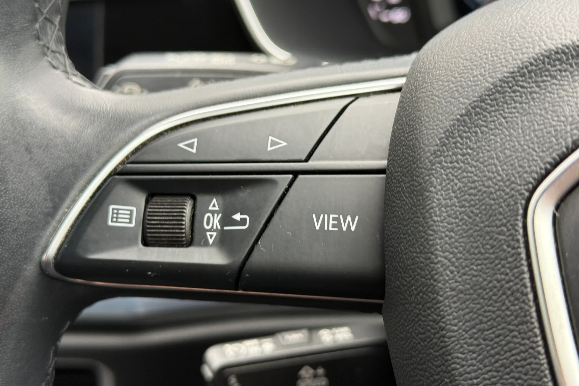 Audi Q3 thumbnail image number 16