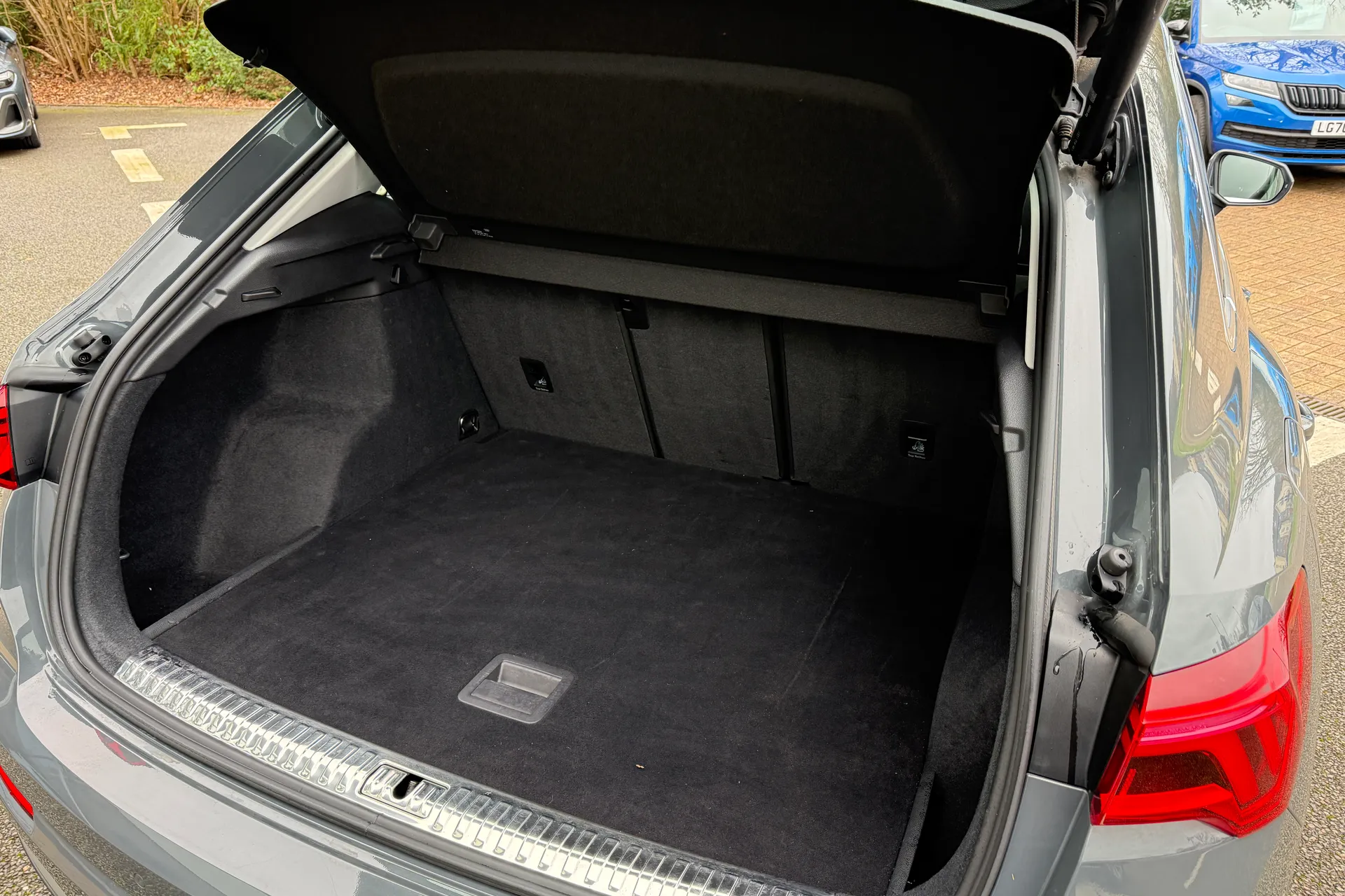 Audi Q3 thumbnail image number 39