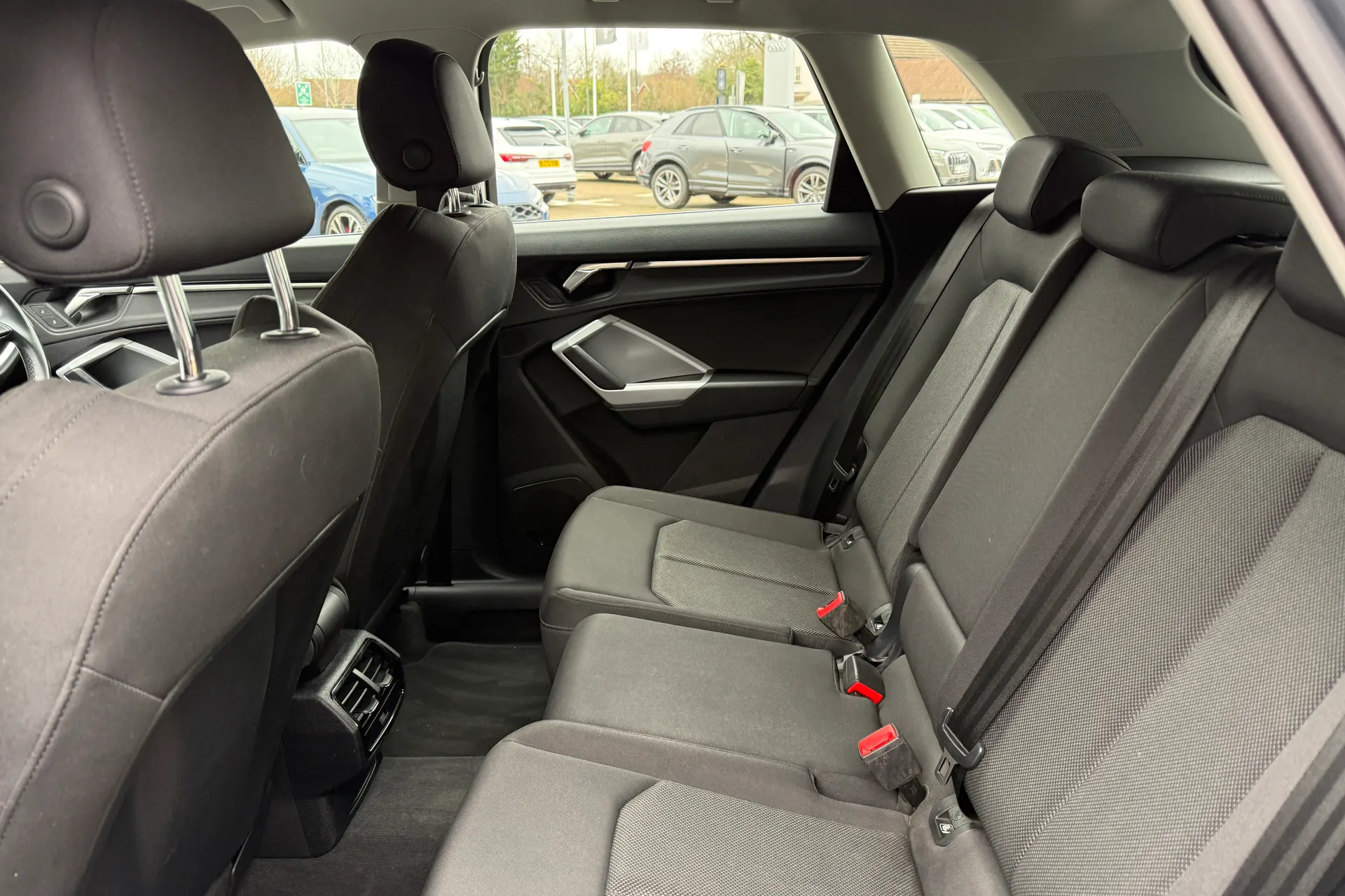 Audi Q3 thumbnail image number 45