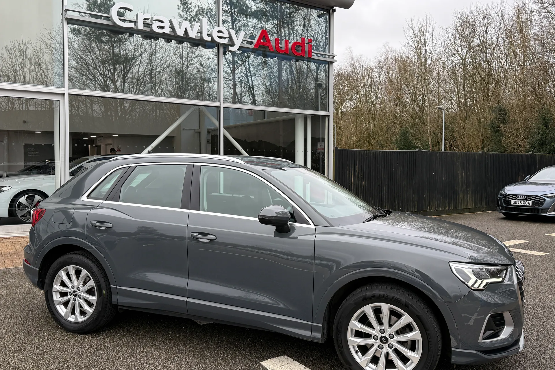 Audi Q3 thumbnail image number 2