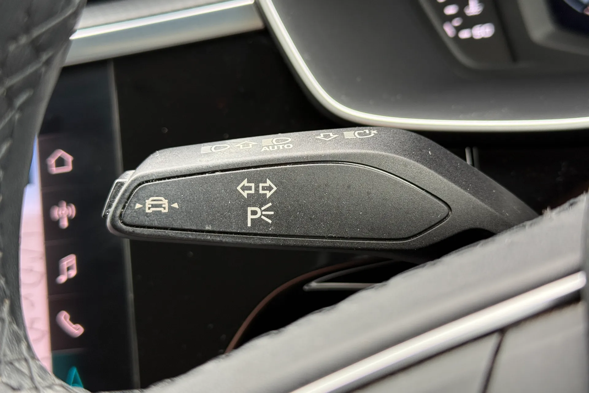 Audi Q3 thumbnail image number 12